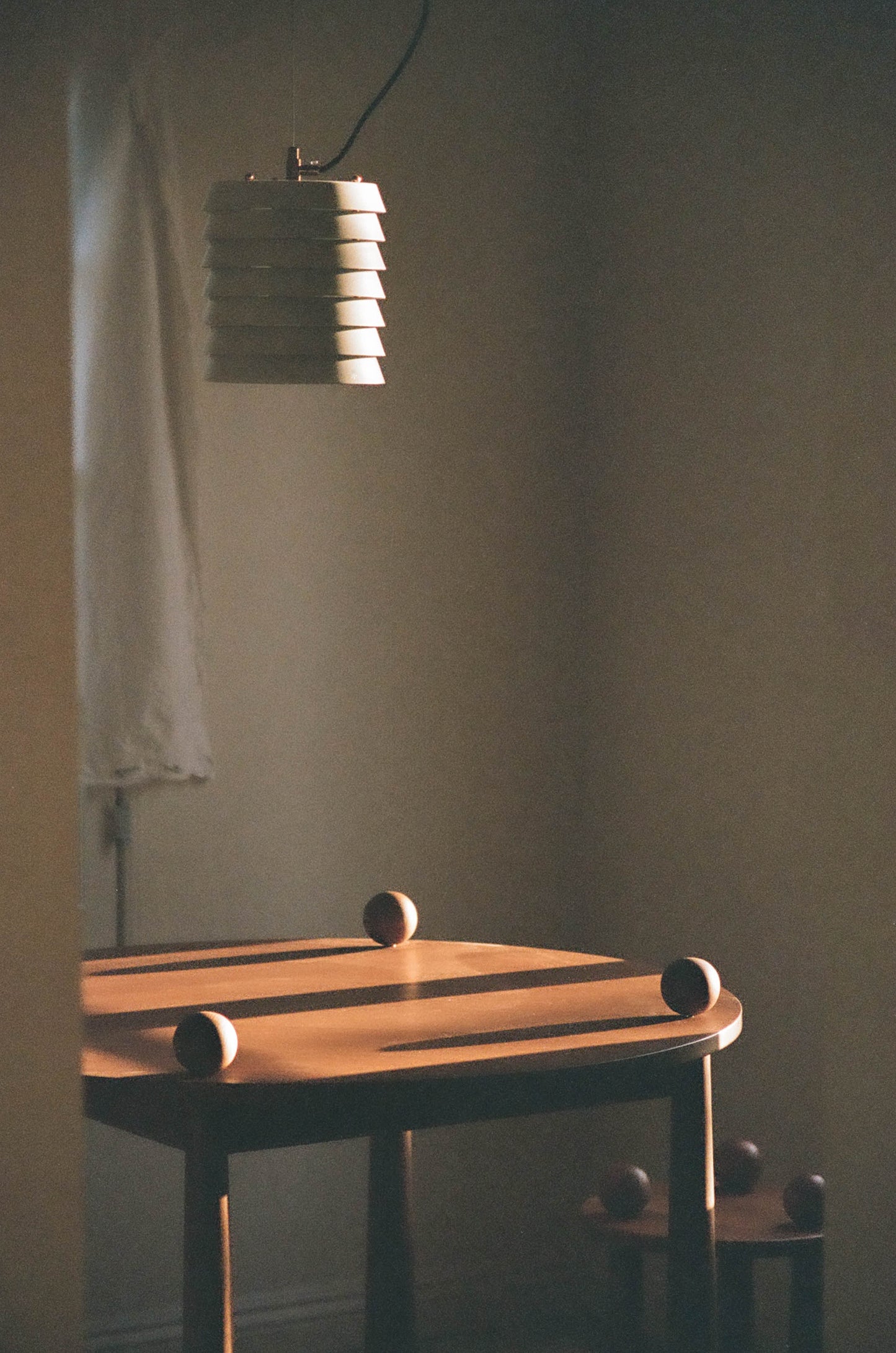 DOTT DINING TABLE - NATURAL
